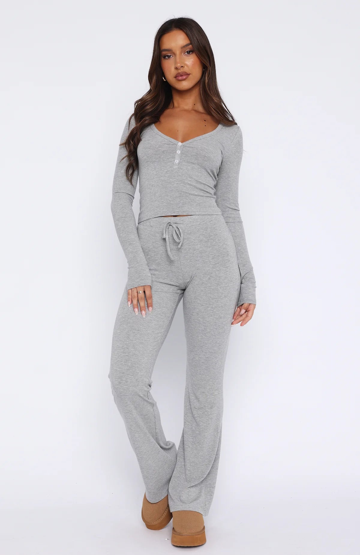 Damen gemütliches Lounge-Set mit langem Oberteil und flared Hose ModeGeist