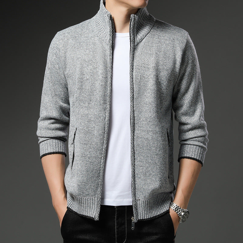 Herren Fleecejacke mit hochgeschlossenem Kragen und praktischen Reißverschlusstaschen ModeGeist