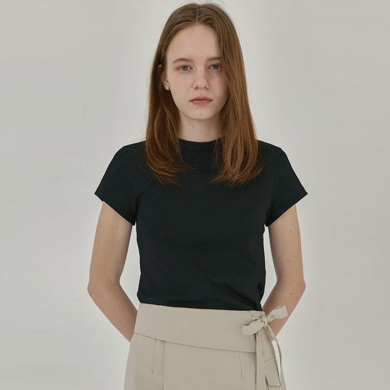 Klassisches Damen T-Shirt aus Baumwolle mit Rundhals-Ausschnitt und zeitlosem Design von MODEGEIST
