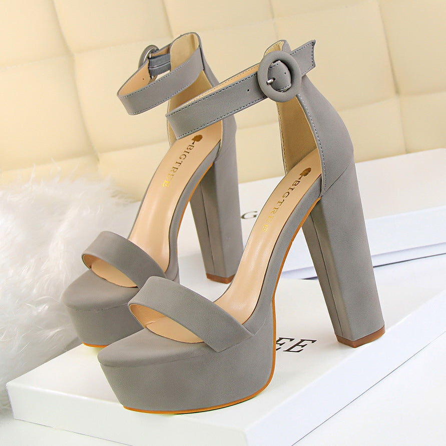 Damen Hochhackige Plateau-Sandalen mit verstellbarem Knöchelriemen und robustem Blockabsatz ModeGeist
