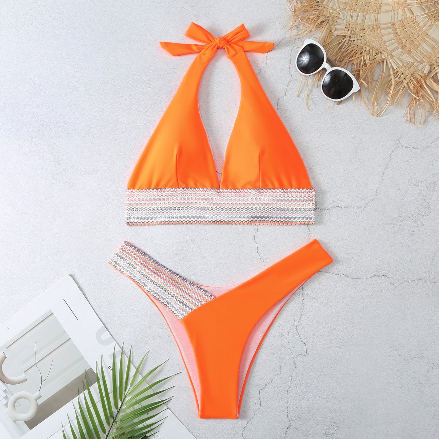 Moderner Dreieck-Bikini für Damen mit Spitze und hohem Beinausschnitt