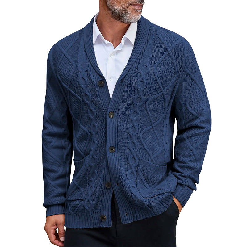 Herren Grobstrickjacke mit elegantem Zopfmuster und praktischen Taschen ModeGeist