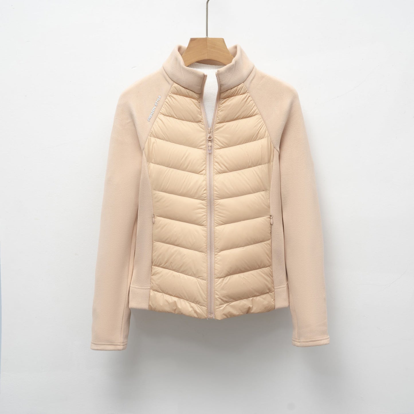 Damen gesteppte Sportjacke mit hohem Kragen und funktionalen Reißverschlusstaschen ModeGeist