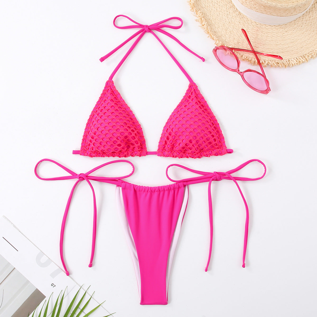 Modischer Dreieck-Bikini für Damen mit raffinierten Bindebändern und Netz-Overlay