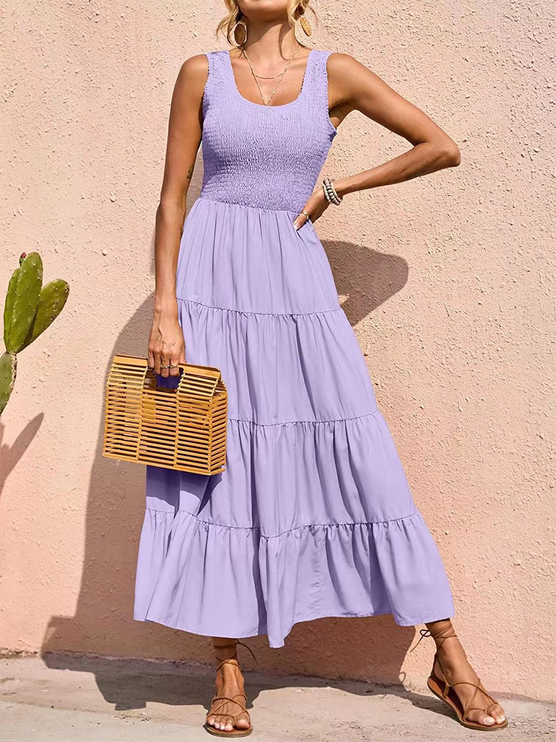 Elegantes Maxikleid für Damen mit Rüschen und figurbetontem Schnitt von MODEGEIST