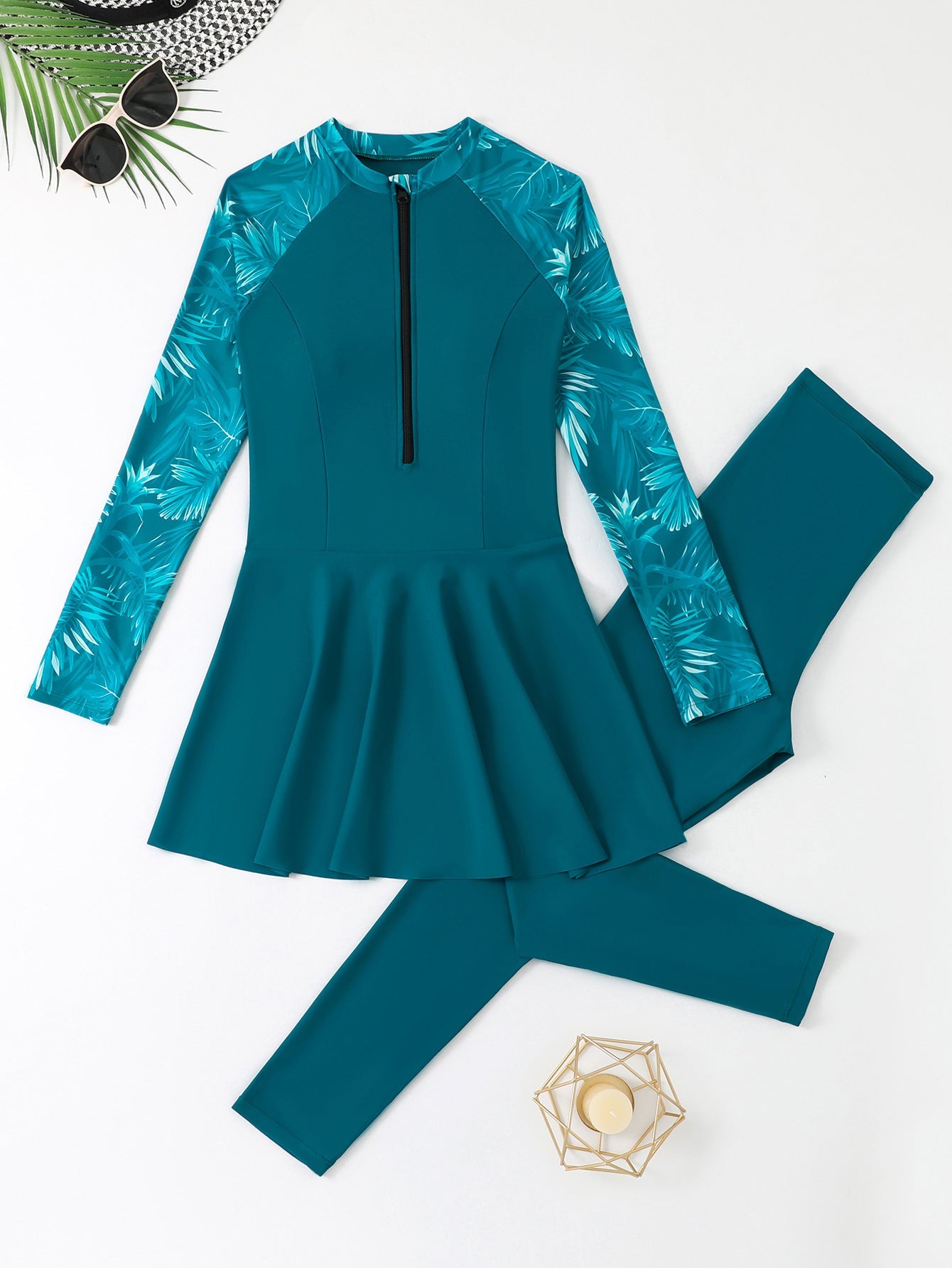 Elegantes Damen Badekleid mit Rock und langen Ärmeln von MODEGEIST