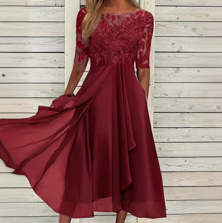 Elegantes Cocktailkleid für Damen mit Spitze und fließendem Rock von MODEGEIST