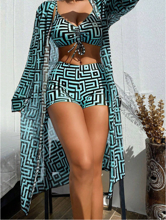 Bikini mit luftiger Jacke und geometrischem Muster von MODEGEIST