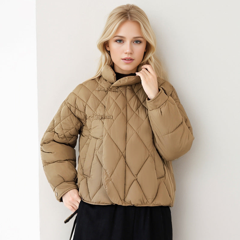 Damen gesteppte Jacke mit hohem Kragen und praktischen Druckknopfdetails ModeGeist