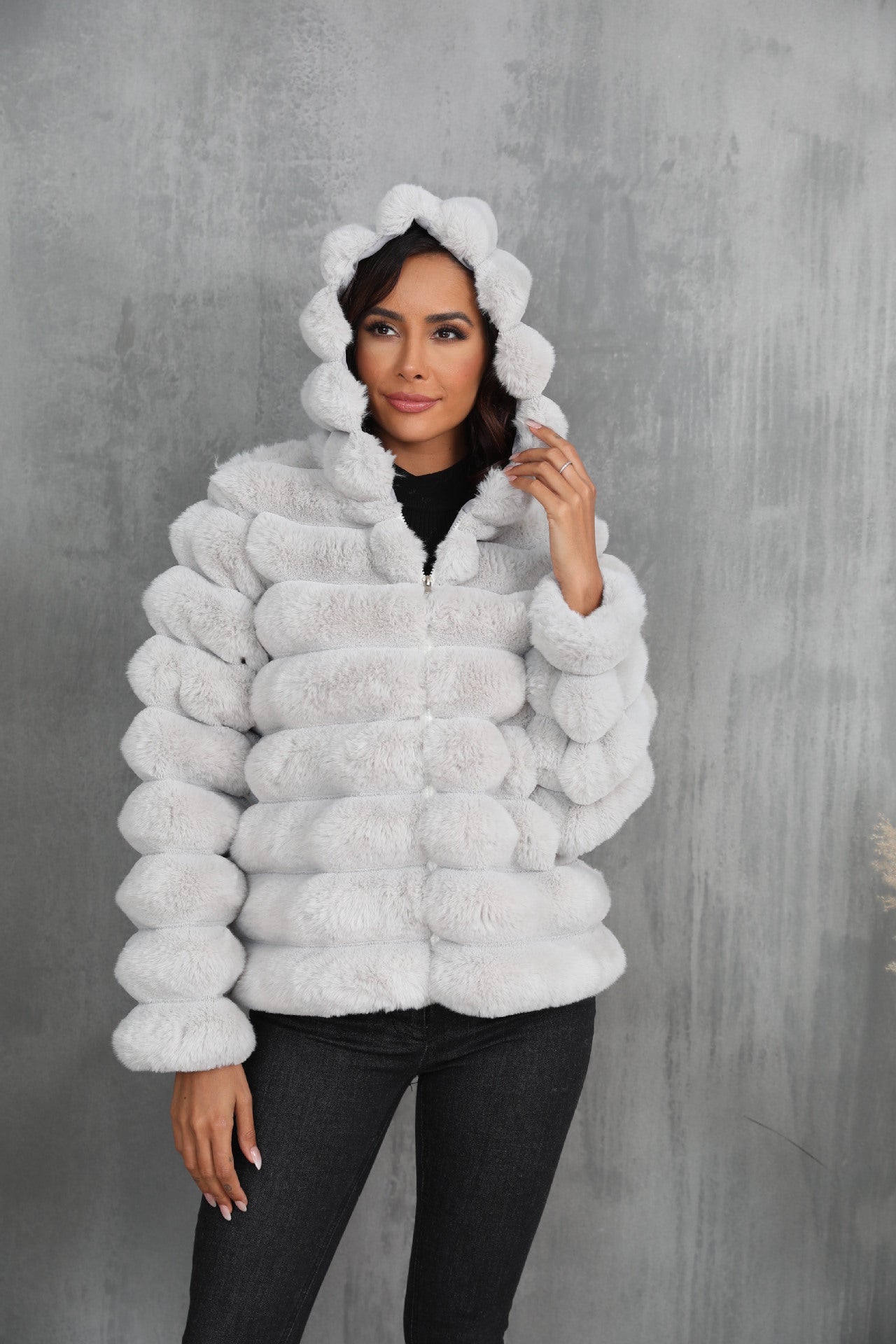 Damen Modische Kapuzenjacke aus Kunstfell mit strukturiertem Muster ModeGeist