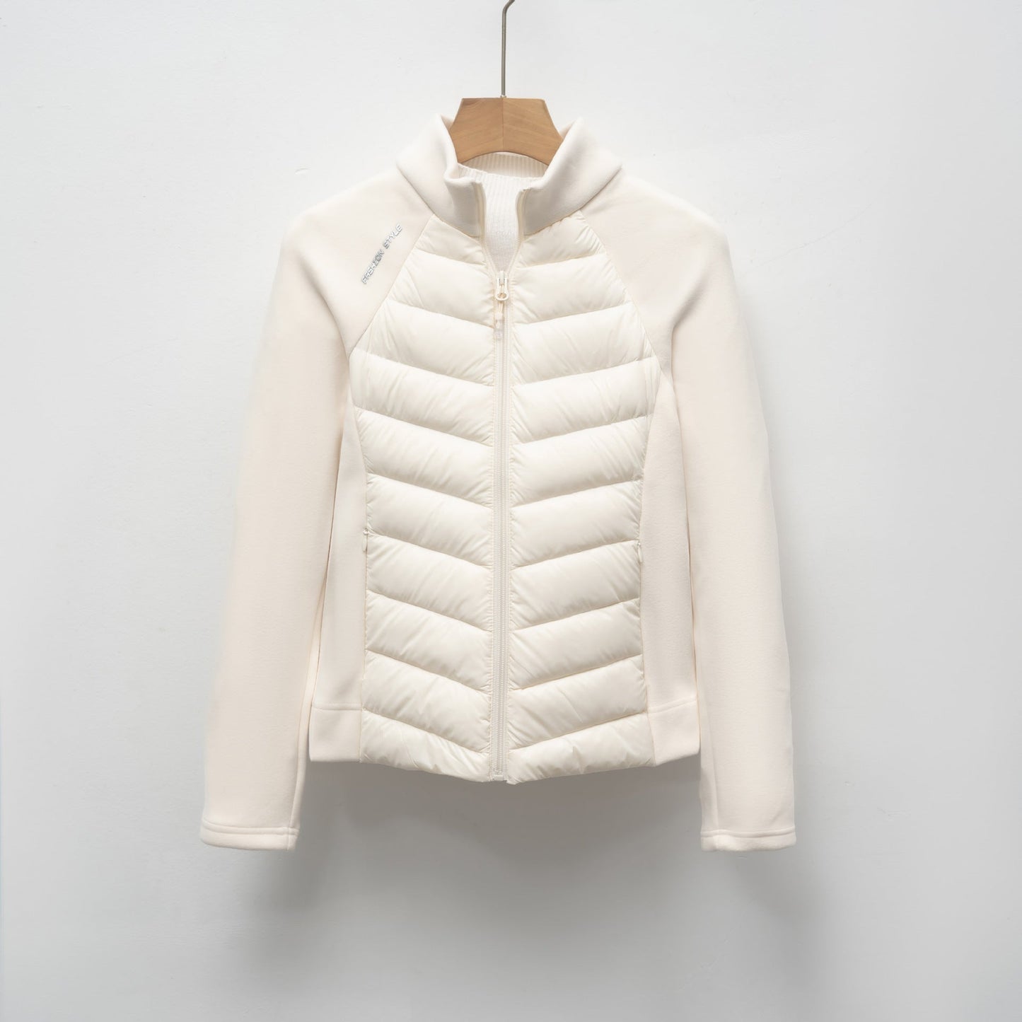 Damen gesteppte Sportjacke mit hohem Kragen und funktionalen Reißverschlusstaschen ModeGeist