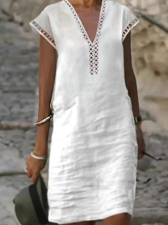 Elegantes Damen Sommerkleid mit V-Ausschnitt und Häkelelementen von MODEGEIST