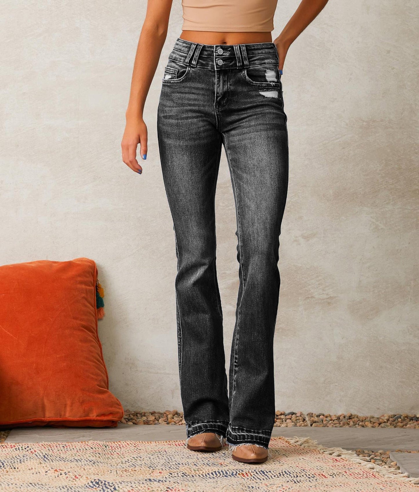 Damen Flared Jeans mit lässigem Schnitt und modischen Destroyed-Details ModeGeist