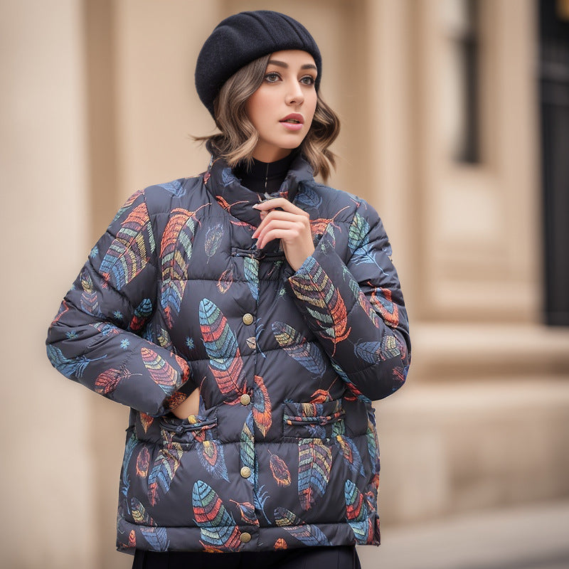 Damen gesteppte Winterjacke mit buntem Kunstdesign und praktischen Taschen ModeGeist