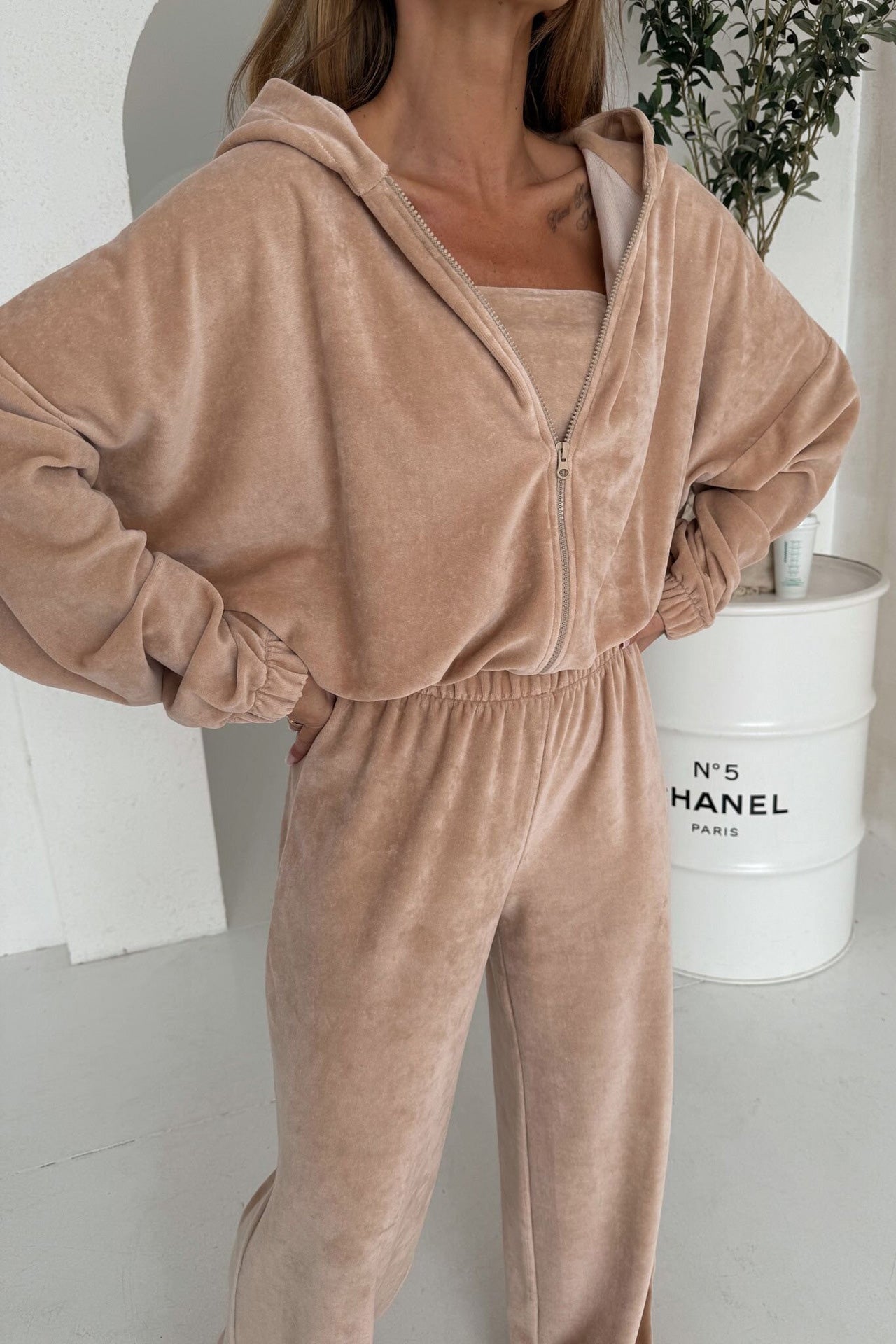 ModeGeist | Kapuzen Strickjacke und Elastische Weit Geschnittene Hose