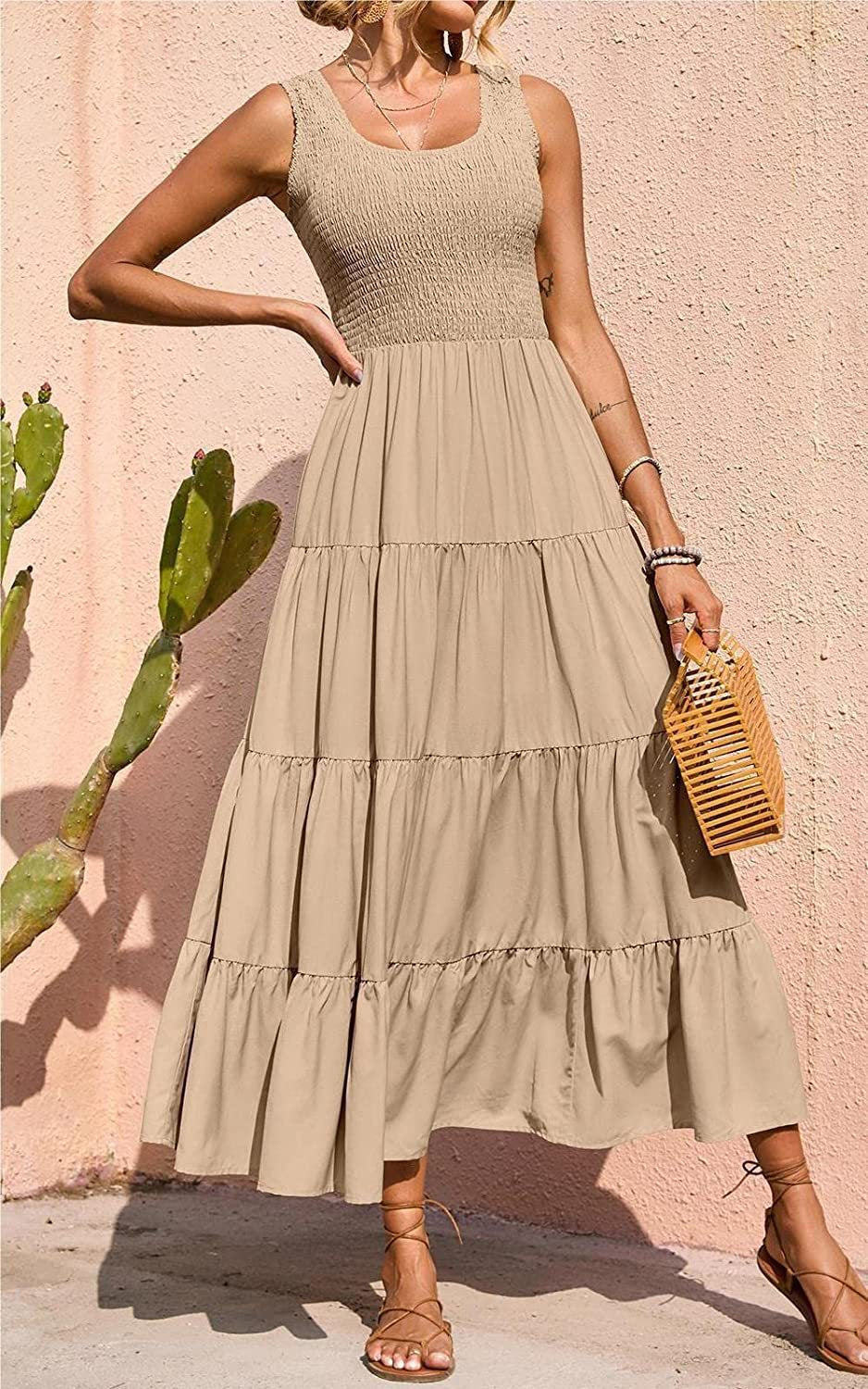 Elegantes Maxikleid für Damen mit Rüschen und figurbetontem Schnitt von MODEGEIST