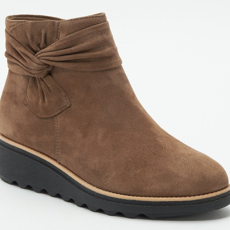 Damen Wedge-Stiefeletten mit geschmackvollem Falten-Design und rutschfester Sohle ModeGeist