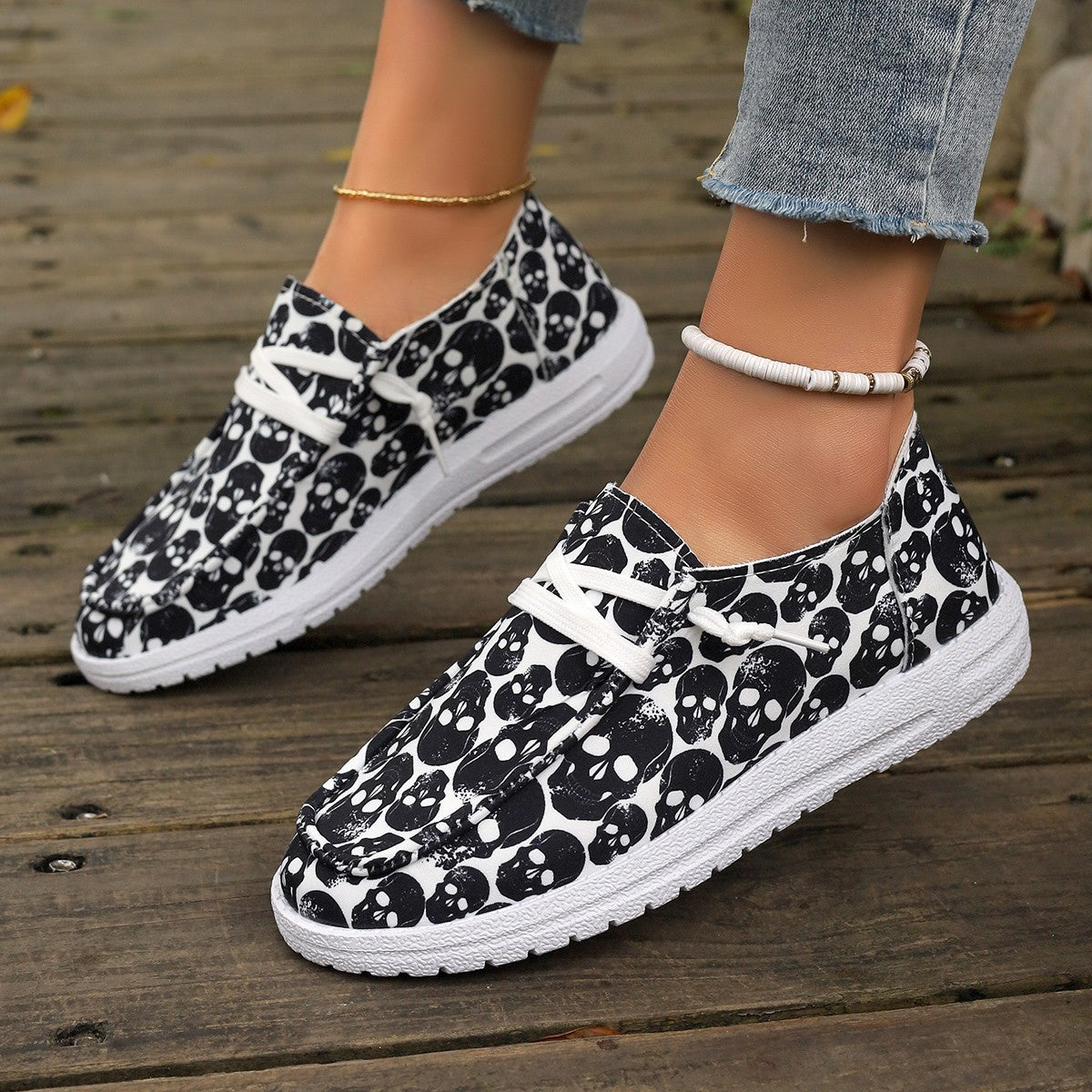 Modische Damen-Sneaker mit Totenkopf-Design