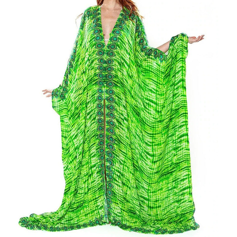 Elegantes, luftiges Maxikleid mit Blumenmuster und V-Ausschnitt von MODEGEIST
