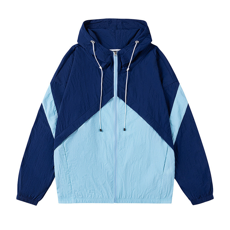 Herren sportliche Windjacke mit verstellbarem Kapuzensystem und reflektierenden Details ModeGeist