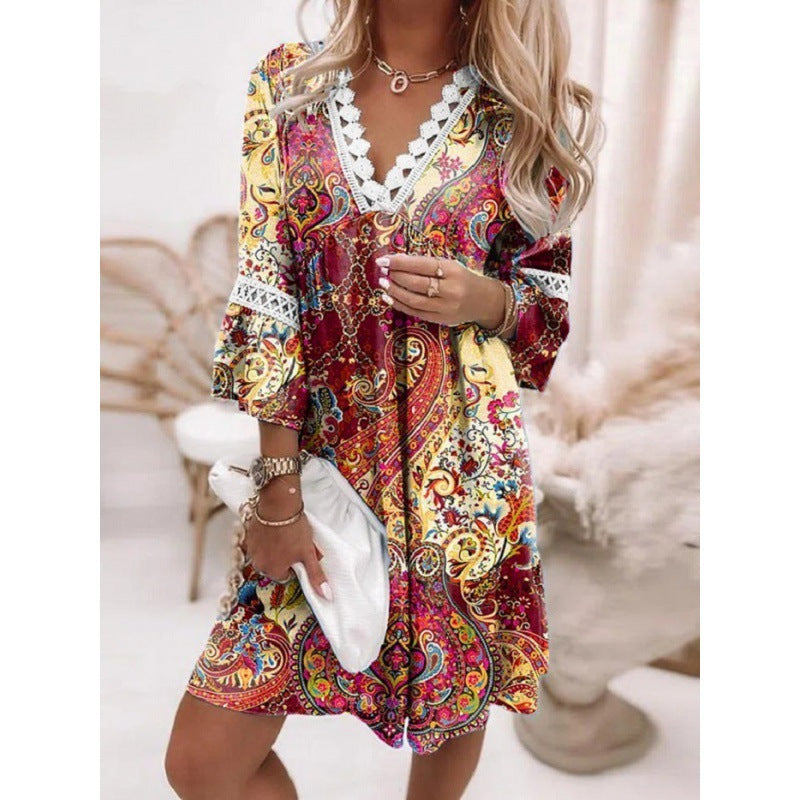 Damen Blumiges Tunika-Kleid mit Spitzenakzenten ModeGeist