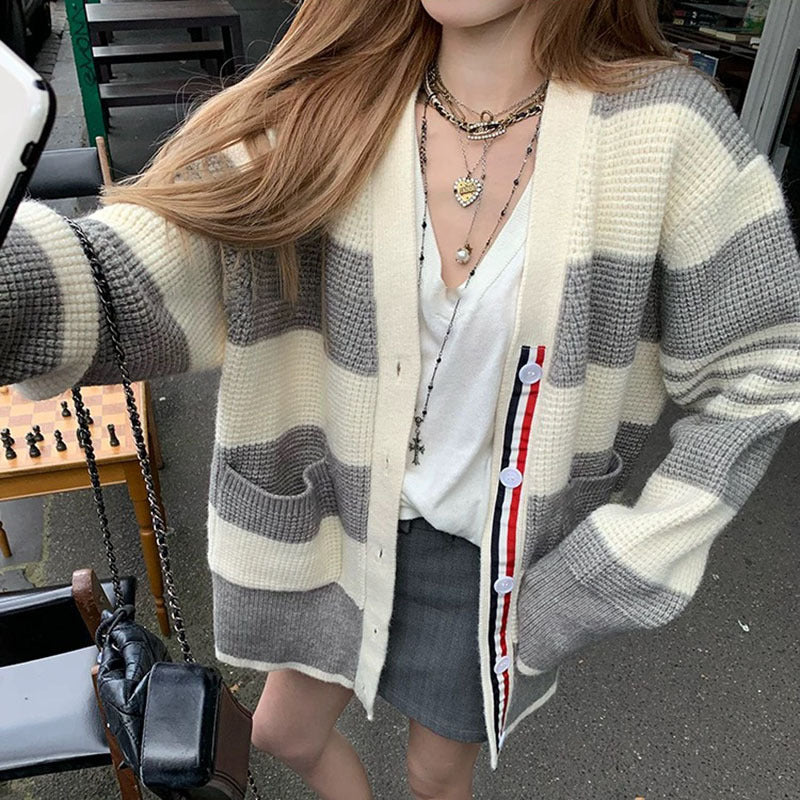 Damen lässiger Strickcardigan mit gestreiftem Muster und praktischen Taschen ModeGeist
