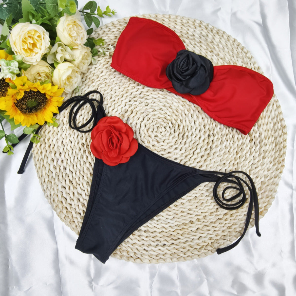 Bikini Set für Damen mit Blumen-Oberteil und schickem Höschen von MODEGEIST