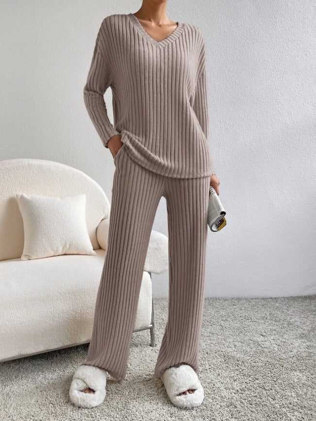 Damen lässiger Strickanzug mit V-Ausschnitt und praktischen Taschen ModeGeist