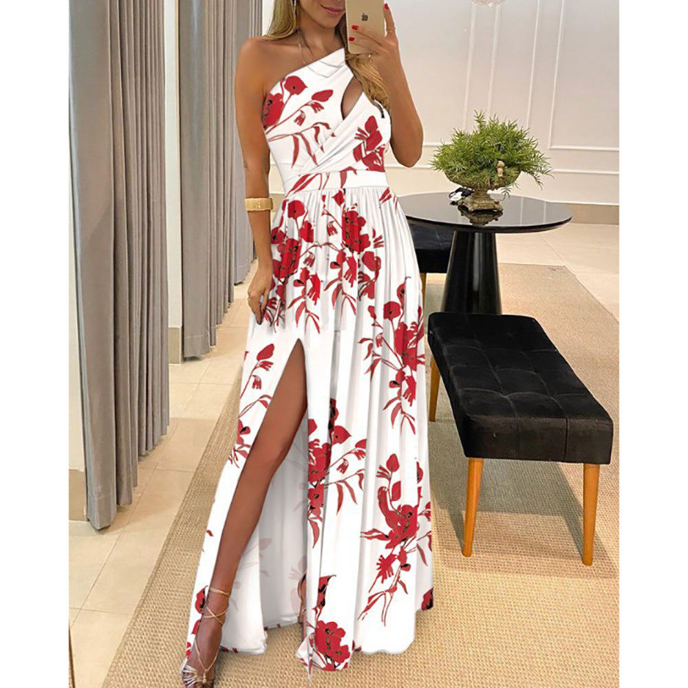 Elegantes Maxikleid für Damen mit asymmetrischem Ausschnitt und raffiniertem Schlitz von MODEGEIST