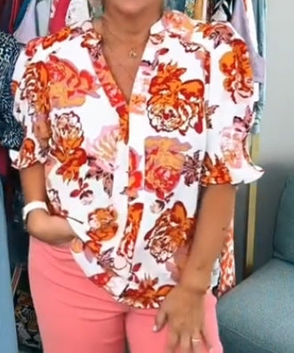Blouse mit kurzen Ärmeln und floralen Rüschen von MODEGEIST