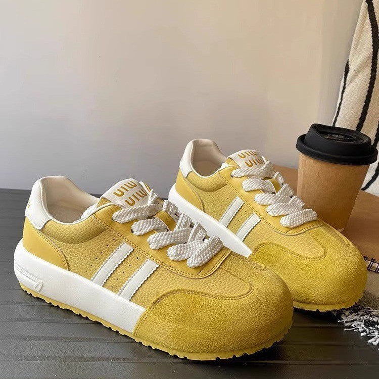 Sportliche Damen-Sneaker mit robuster Oberfläche und rutschfesten Sohlen von MODEGEIST