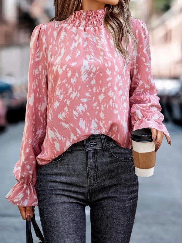 Damen elegantes Blusenshirt mit Rüschenkragen und tierischem Muster ModeGeist