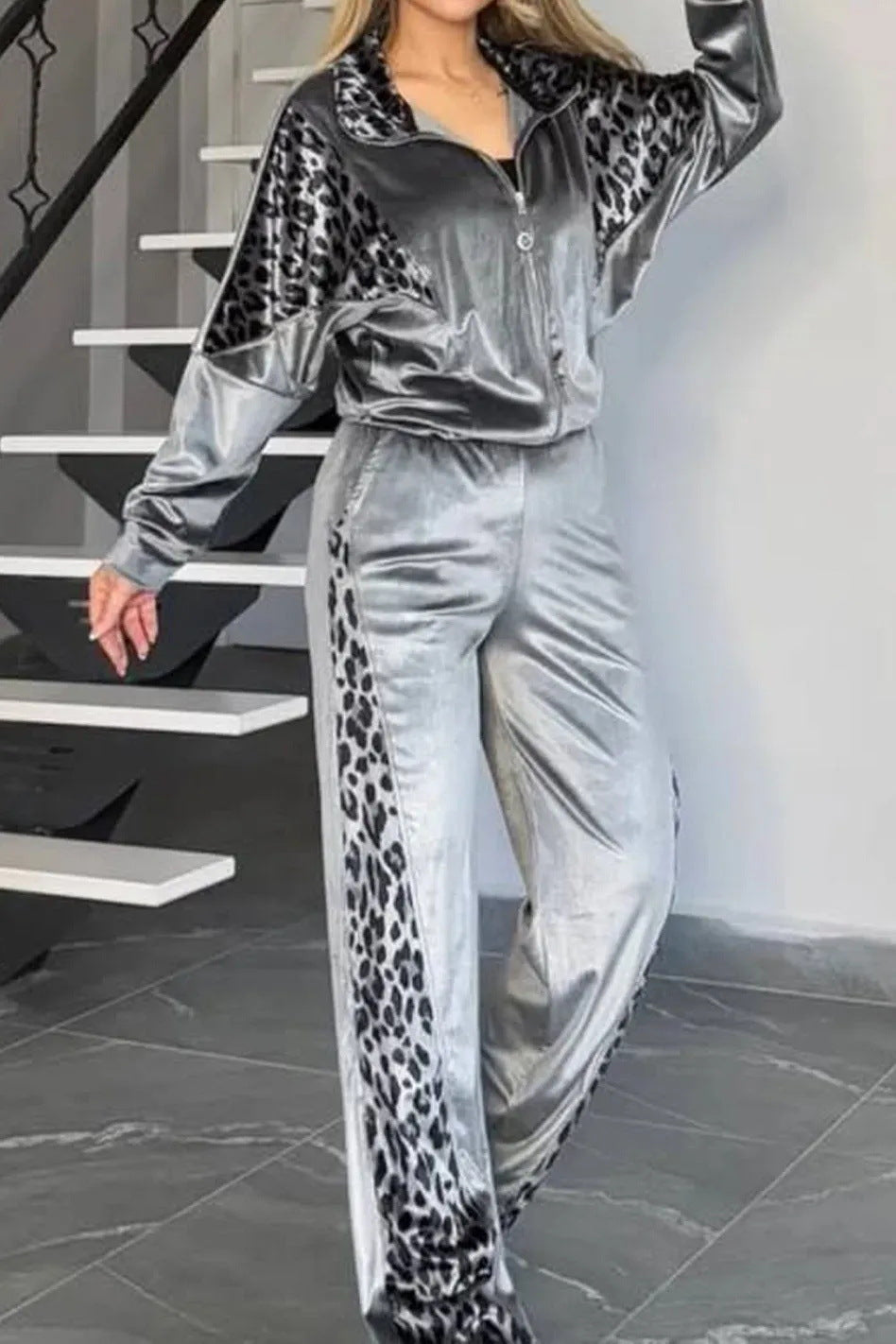 Damen Sportanzug mit modernem Animal-Print ModeGeist