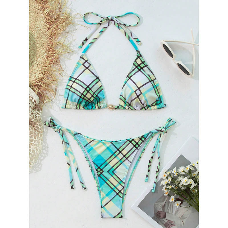 Moderner Damen-Bikini mit Dreieck-Oberteilen, Karomuster und verstellbaren Bändern von MODEGEIST