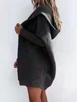 Damen Modische Strickjacke mit Kapuze und offenen Ärmeln ModeGeist