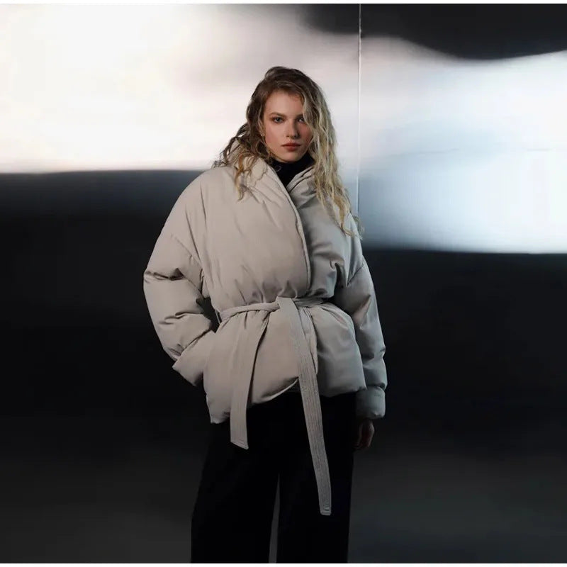 Damen Praktische und modische Daunenjacke mit Gürtel ModeGeist