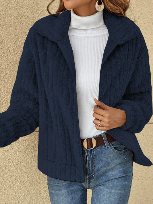 Damen Kuschelige Fleecejacke mit hohem Kragen und texturiertem Design ModeGeist