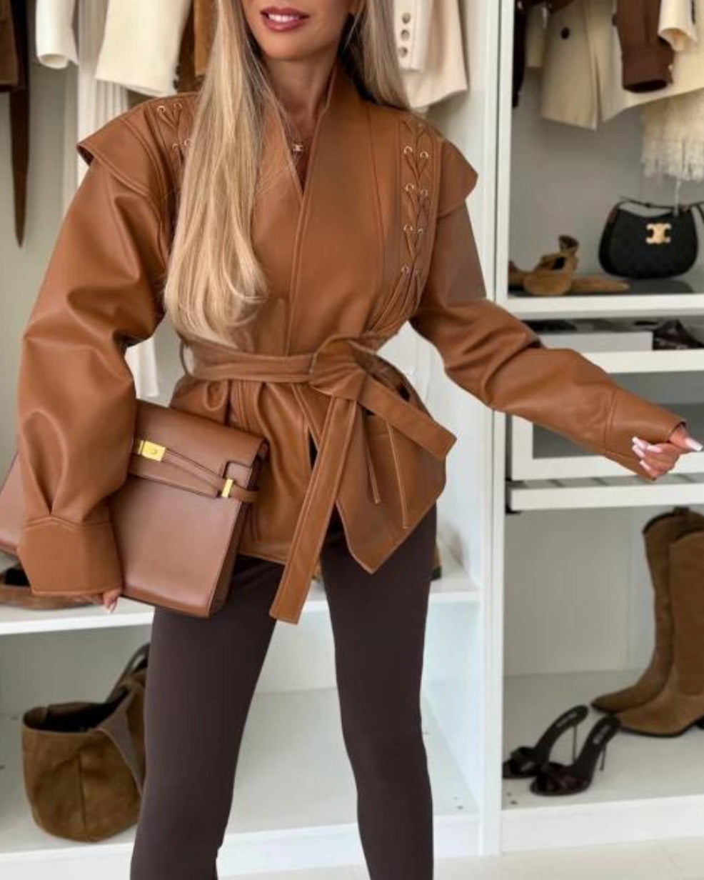 ModeGeist | Gesäumte Kurze Pu-Jacke mit Gürtel