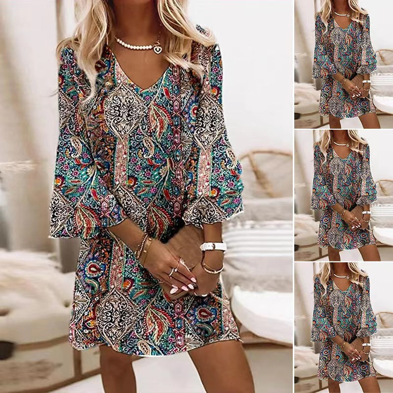 Modernes Damenkleid mit weiten Ärmeln und Paisley-Print von MODEGEIST