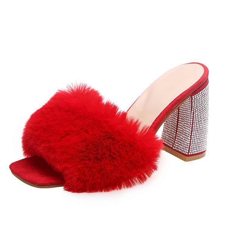 Damen Glamouröse Mules mit kuscheligem Kunstfell und glitzerndem Absatz ModeGeist