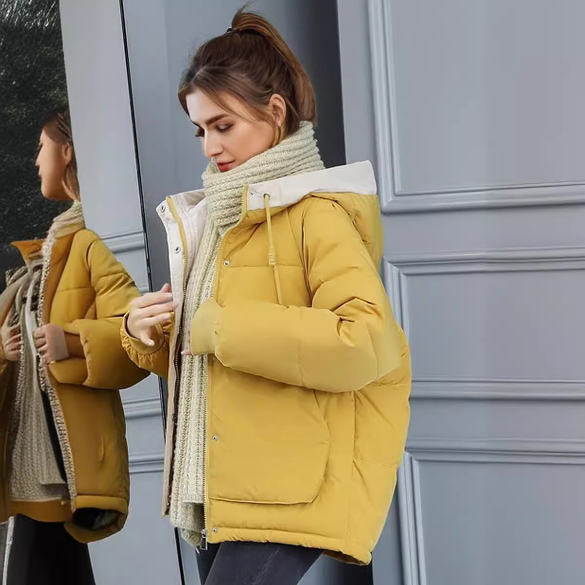 Damen modische Steppjacke mit abnehmbarer Kapuze und komfortabler Passform ModeGeist