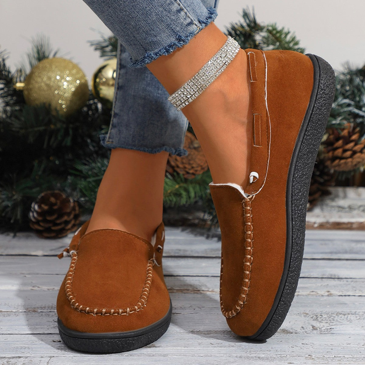 Bequeme Damen-Mokassins im lässigen Stil mit handgenähten Details und weichem Innenfutter von MODEGEIST