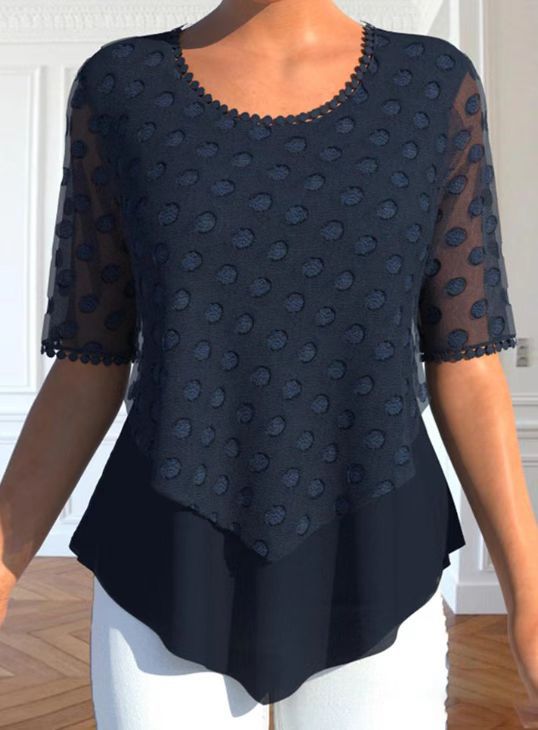 Modische Damenbluse mit eleganten Strukturdetails und modischem Einsatz