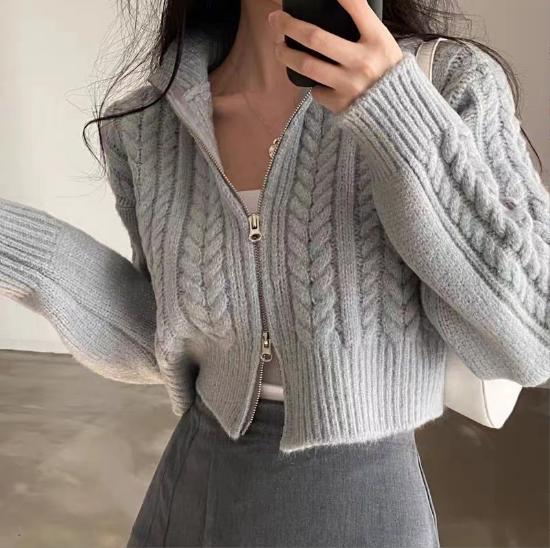 Damen modische Strickjacke mit strukturiertem Zopfmuster und kurzem Schnitt ModeGeist