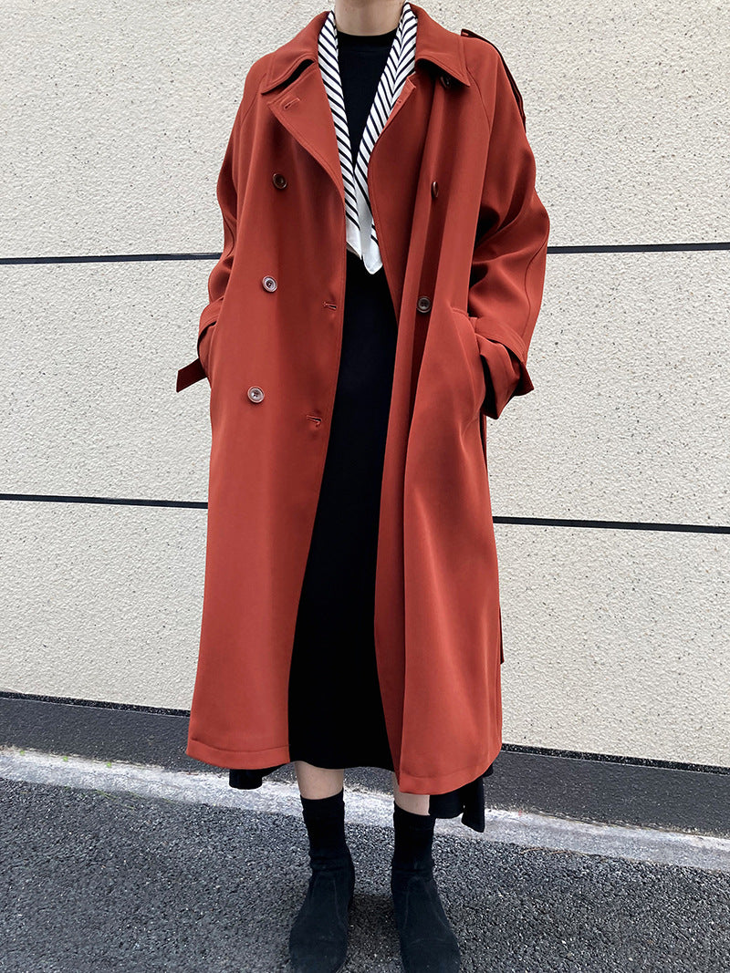 ModeGeist | Lässiger, Britischer Stil Lockerer, mittellanger Trenchcoat