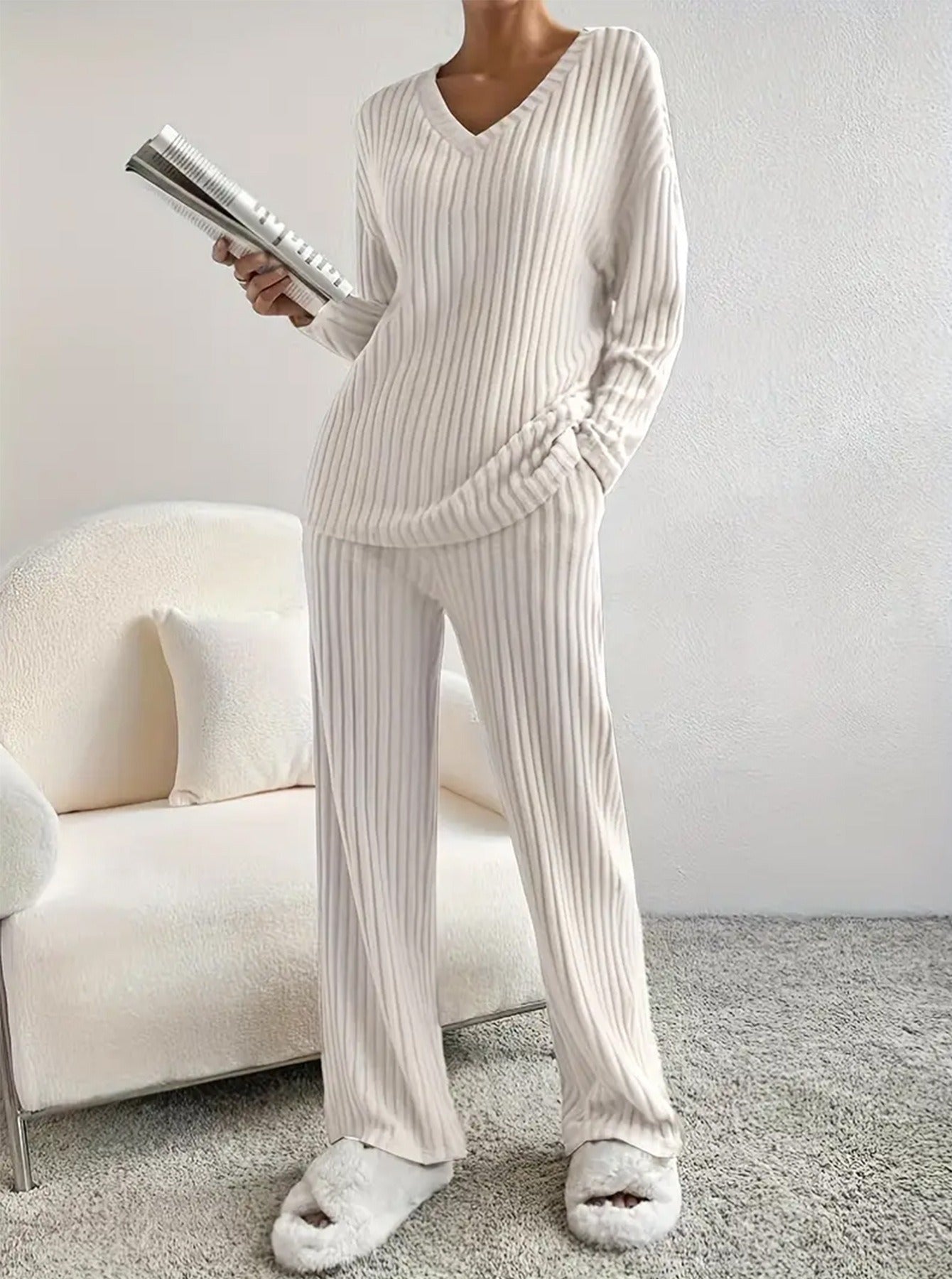 Damen lässiger Strickanzug mit V-Ausschnitt und praktischen Taschen ModeGeist