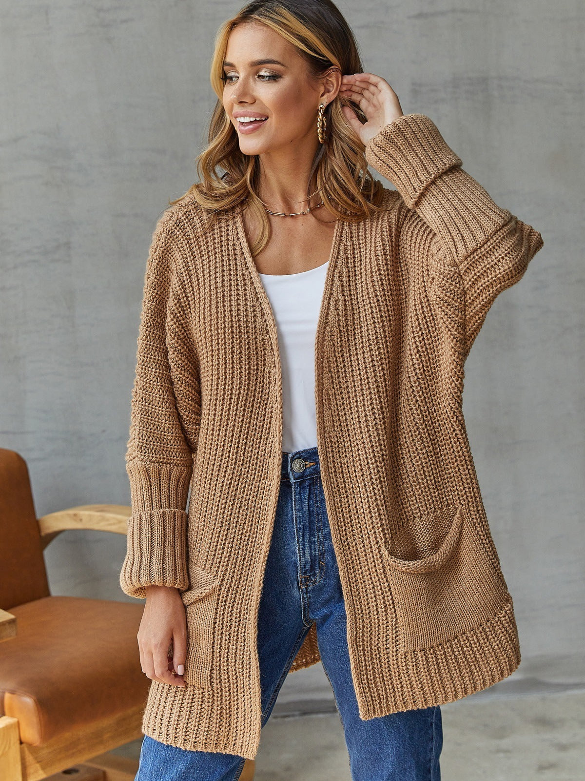 Damen gestrickter Cardigan mit großzügigen Taschen und strukturiertem Design ModeGeist