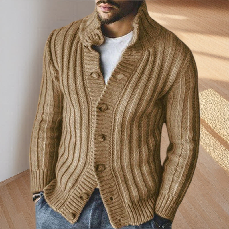 Herren Strickjacke mit klarem Rippenmuster und bequemem Stehkragen ModeGeist