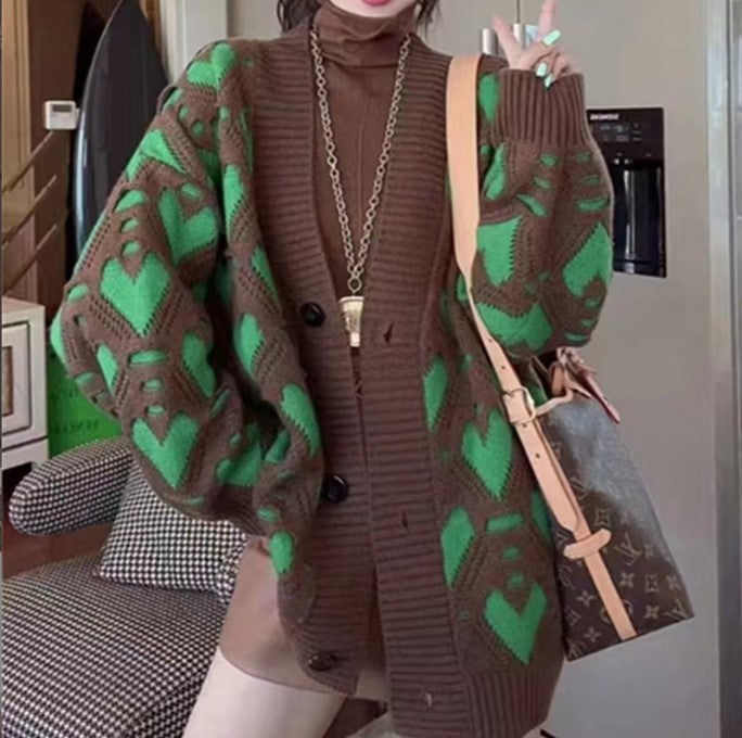 Damen Strickjacke mit einzigartigem Herzmuster und voluminösen Ärmeln ModeGeist