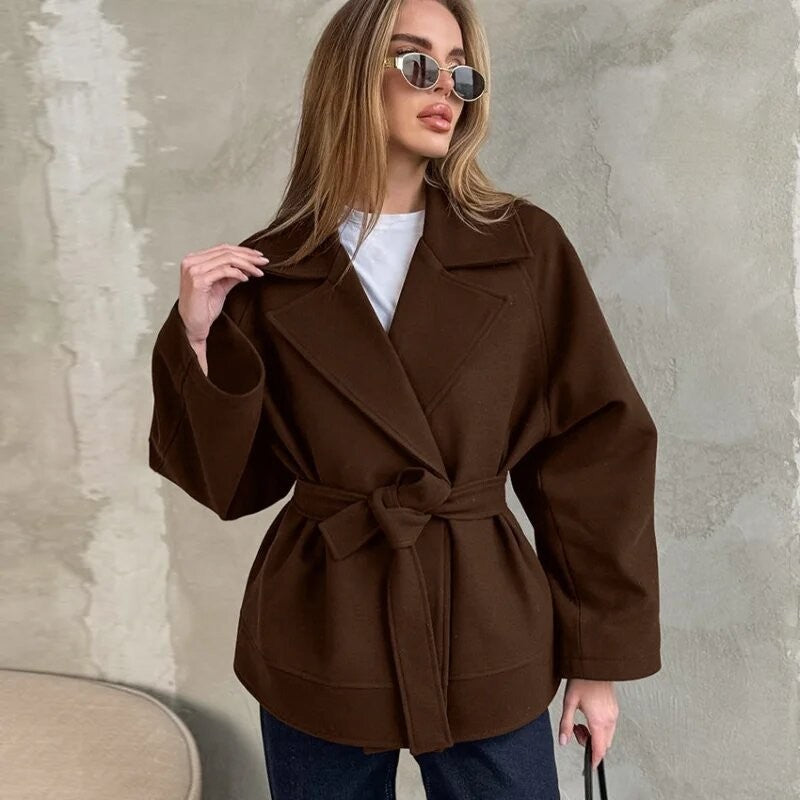 Damen Modische Wickeljacke aus hochwertigem Material mit taillierbarem Gürtel ModeGeist